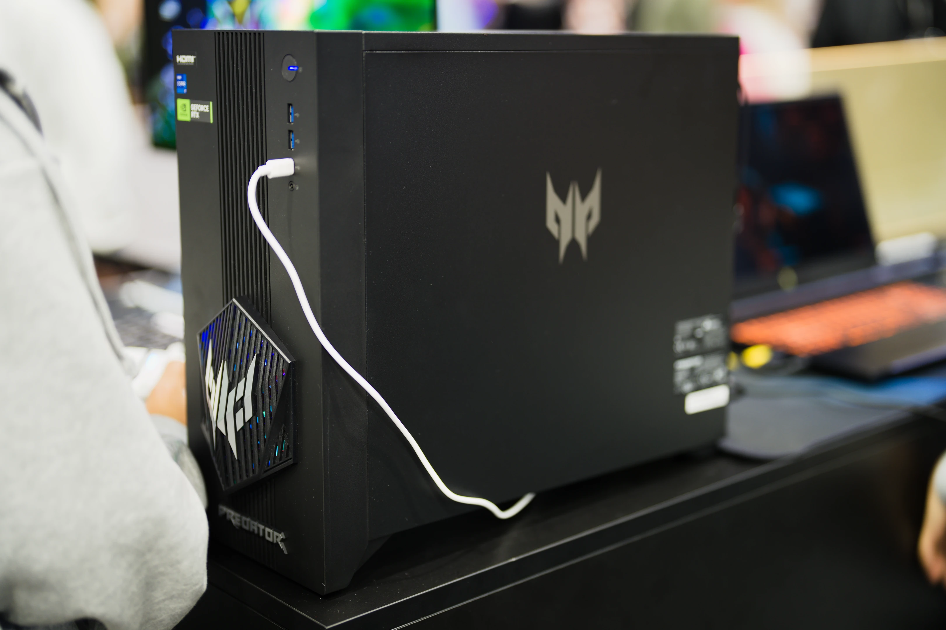 Pgw25 Fnac Predator Desktop