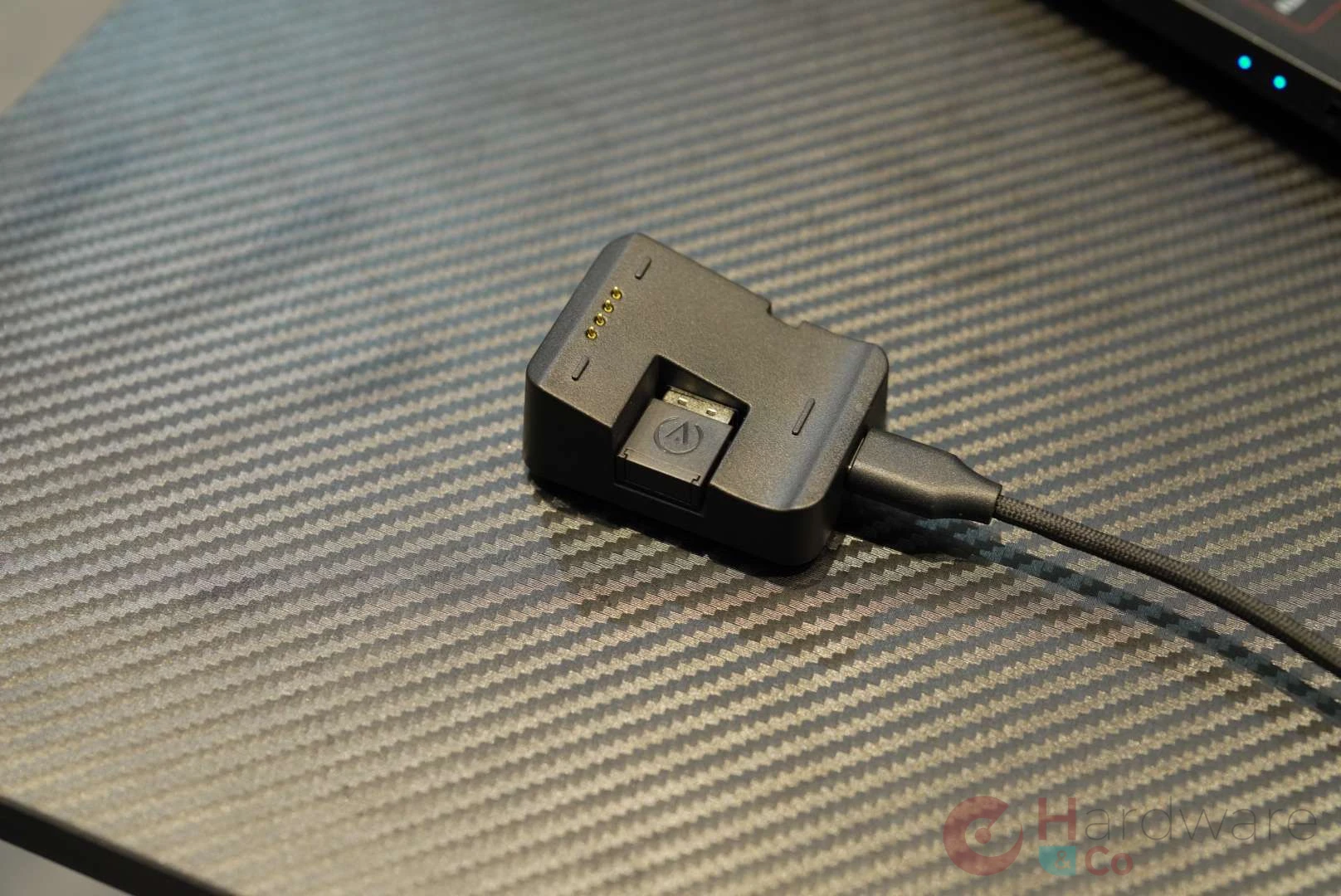 Le dock intègre le dongle : bien pratique !