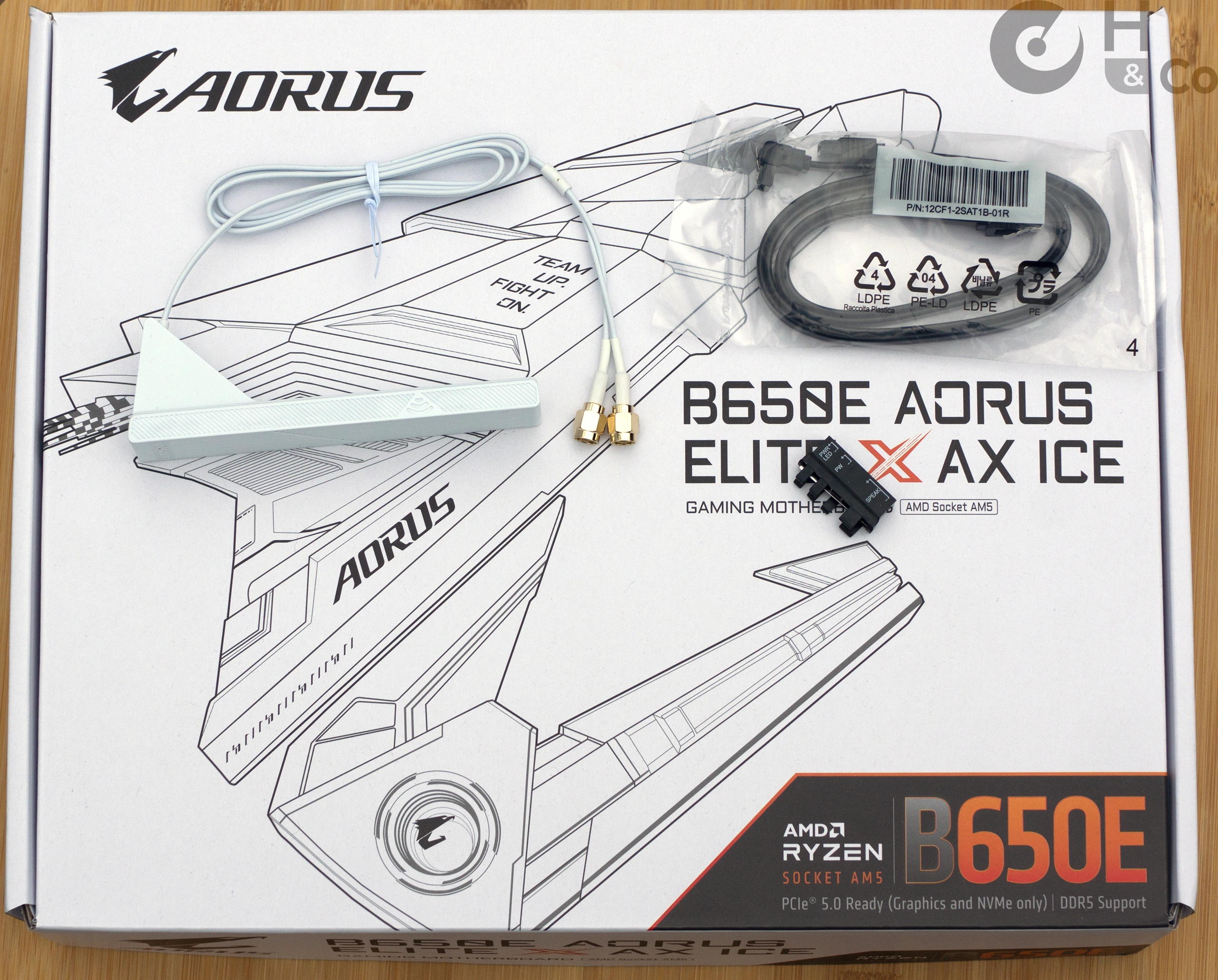 Gigabyte B650E Aorus Elite X AX Ice : la boite et le bundle