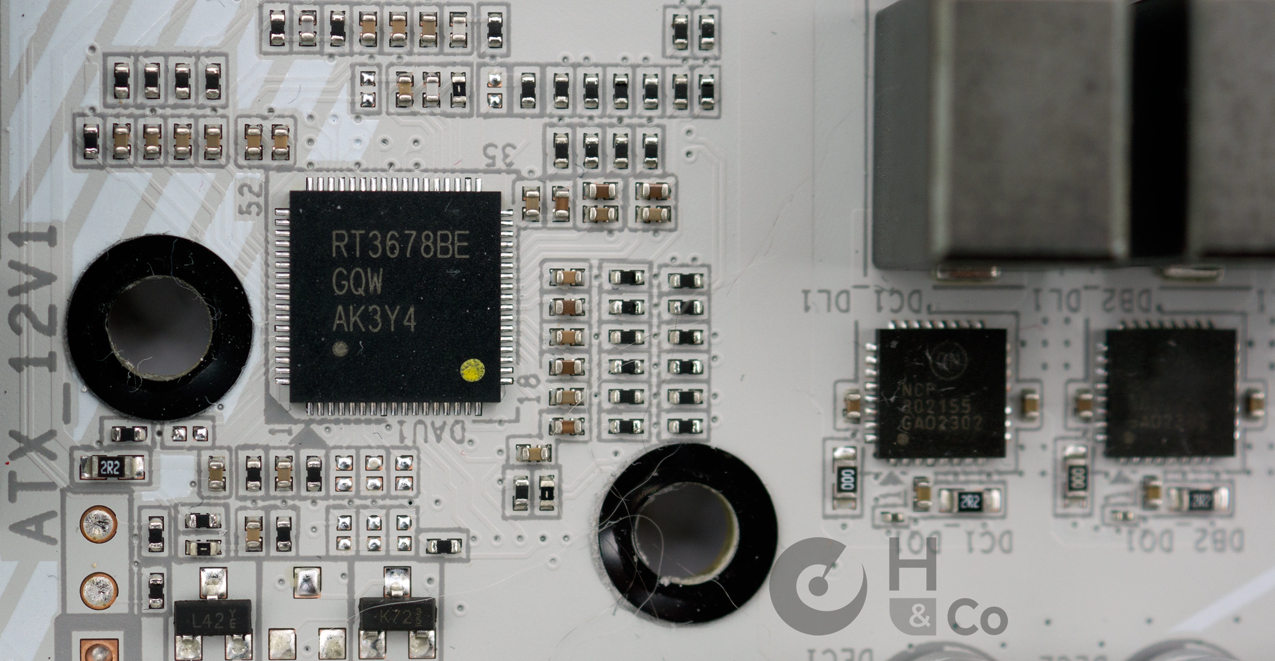 Gigabyte B650E AORUS ELITE X AX ICE : le contrôleur d'alimentation principal et les VRM