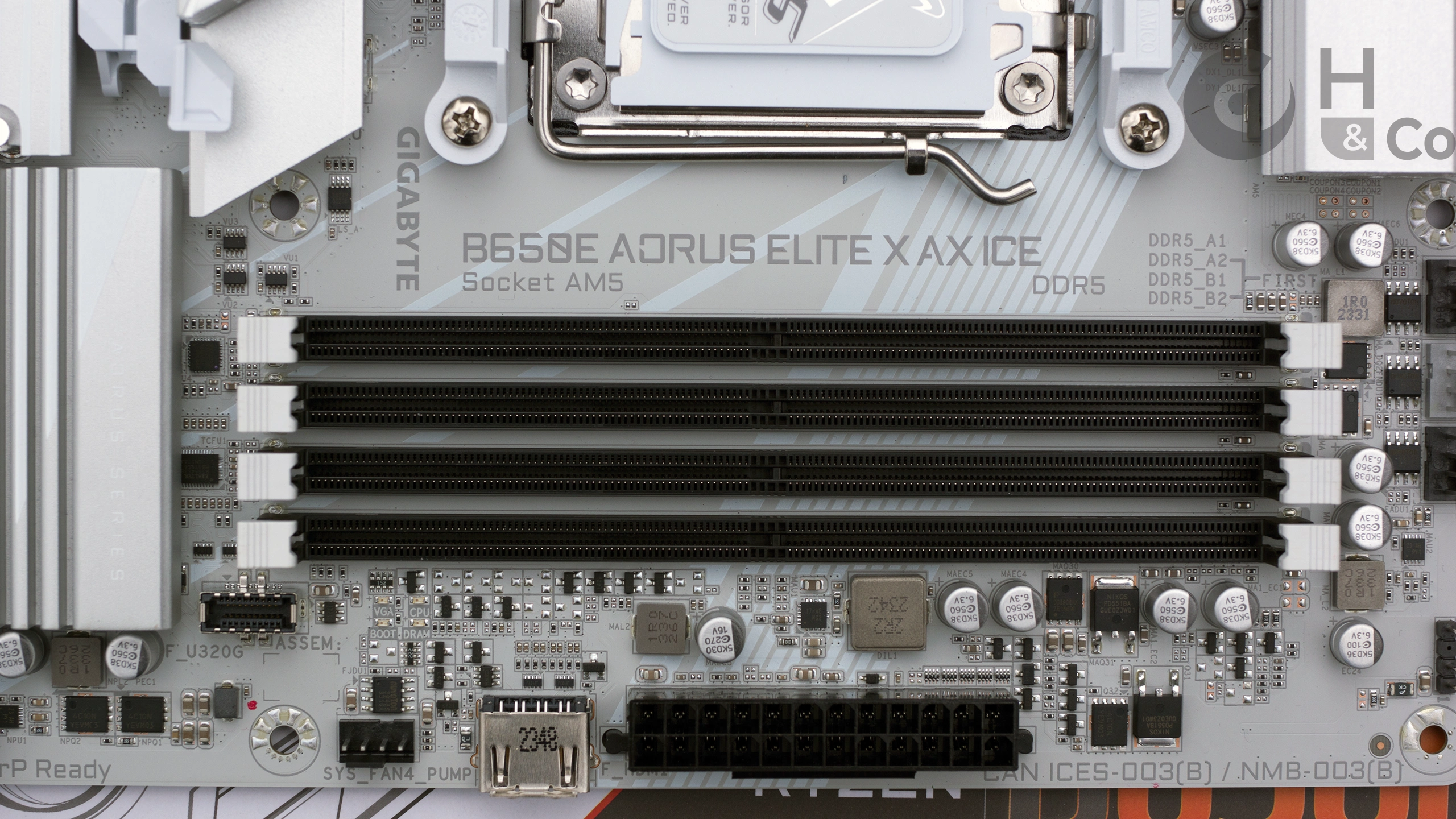 Gigabyte B650E AORUS Elite X AX Ice : slot DDR5