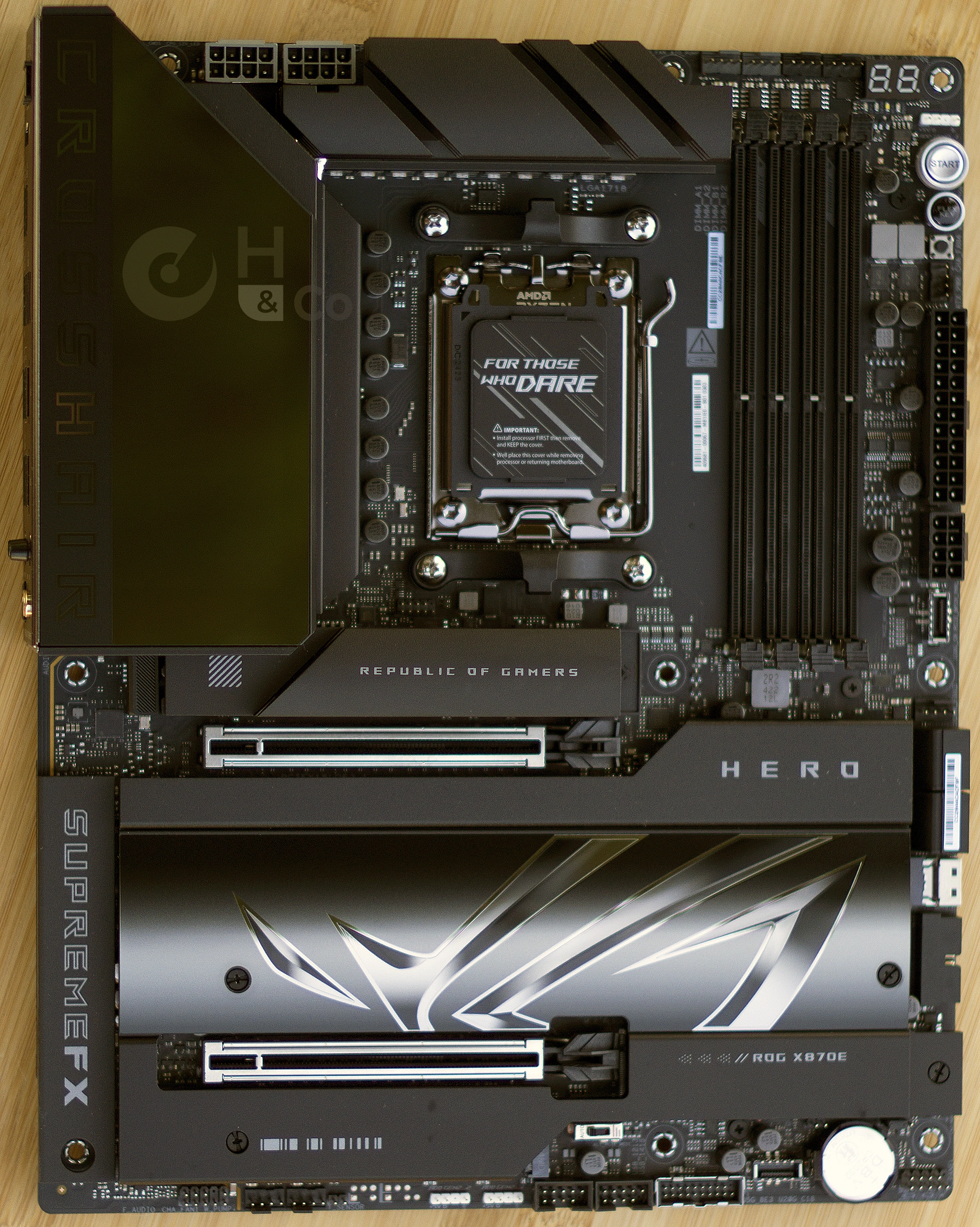 Asus ROG Crosshair X870E Hero : face avant