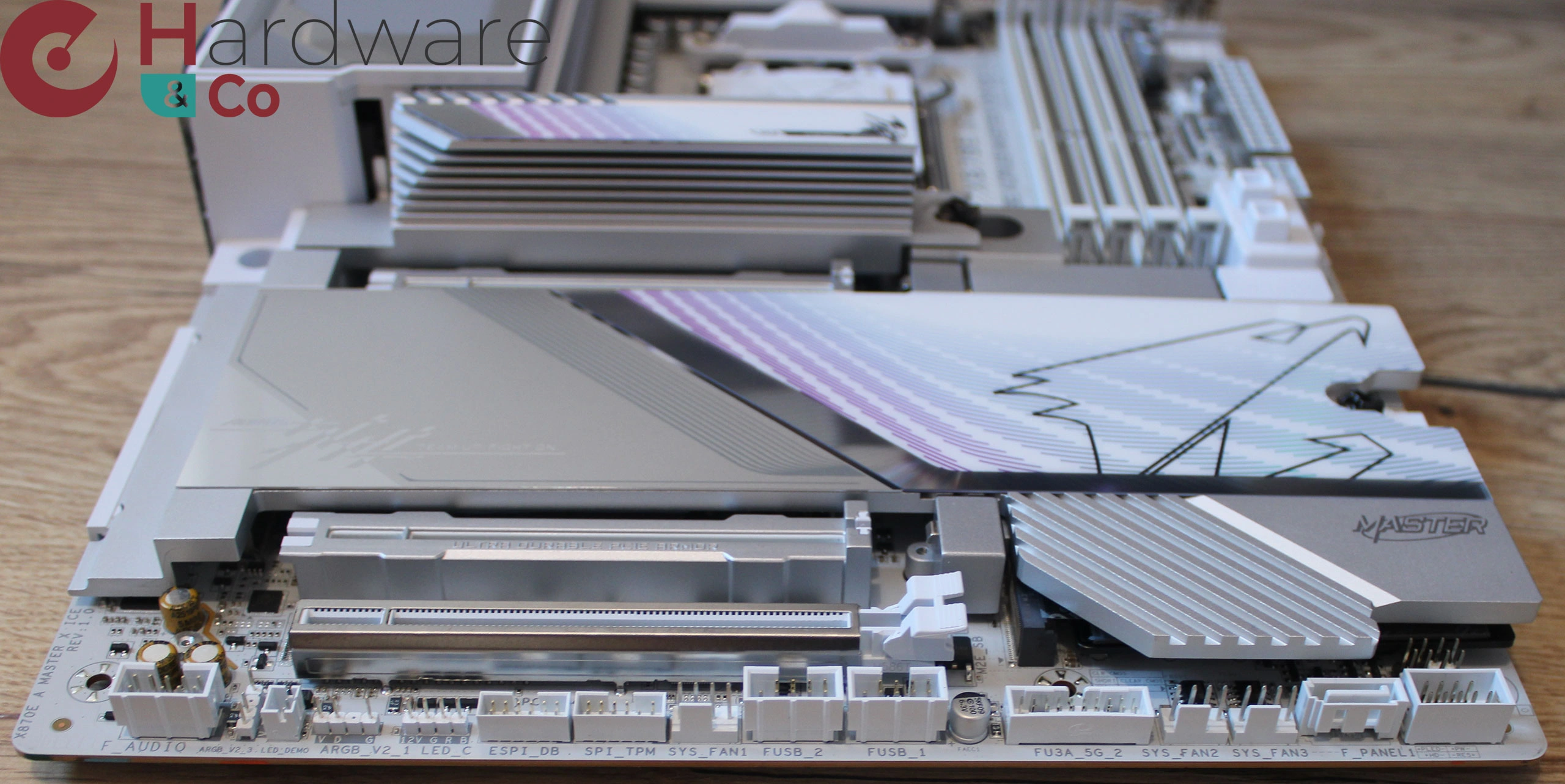 Gigabyte X870e Aorus Master X3d Ice Connectiques Internes Bas Pcb