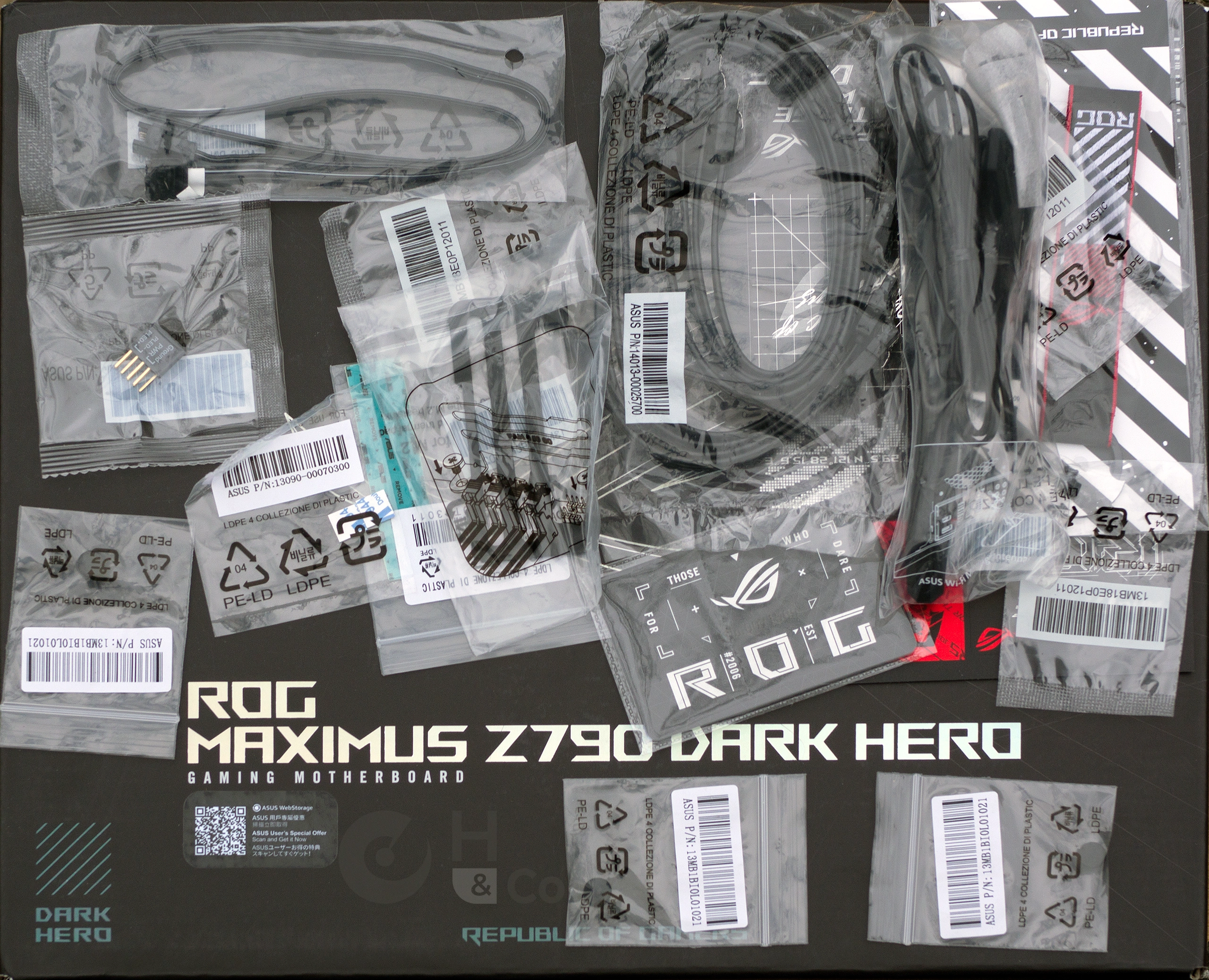 Asus ROG Maximus Z790 Dark Hero: коробка и аксессуары