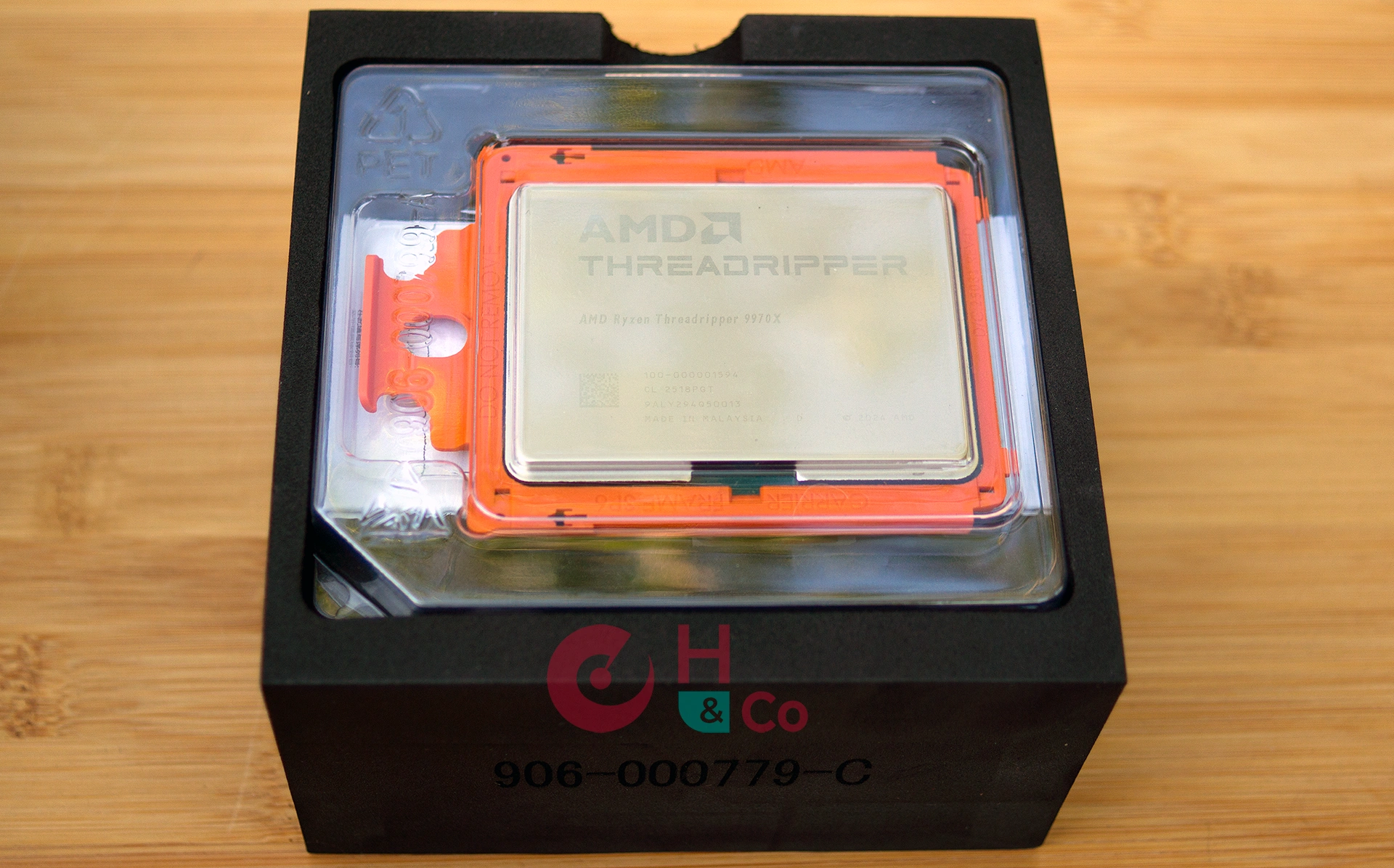 A l'intérieur de la boite des Ryzen Threadripper 9000