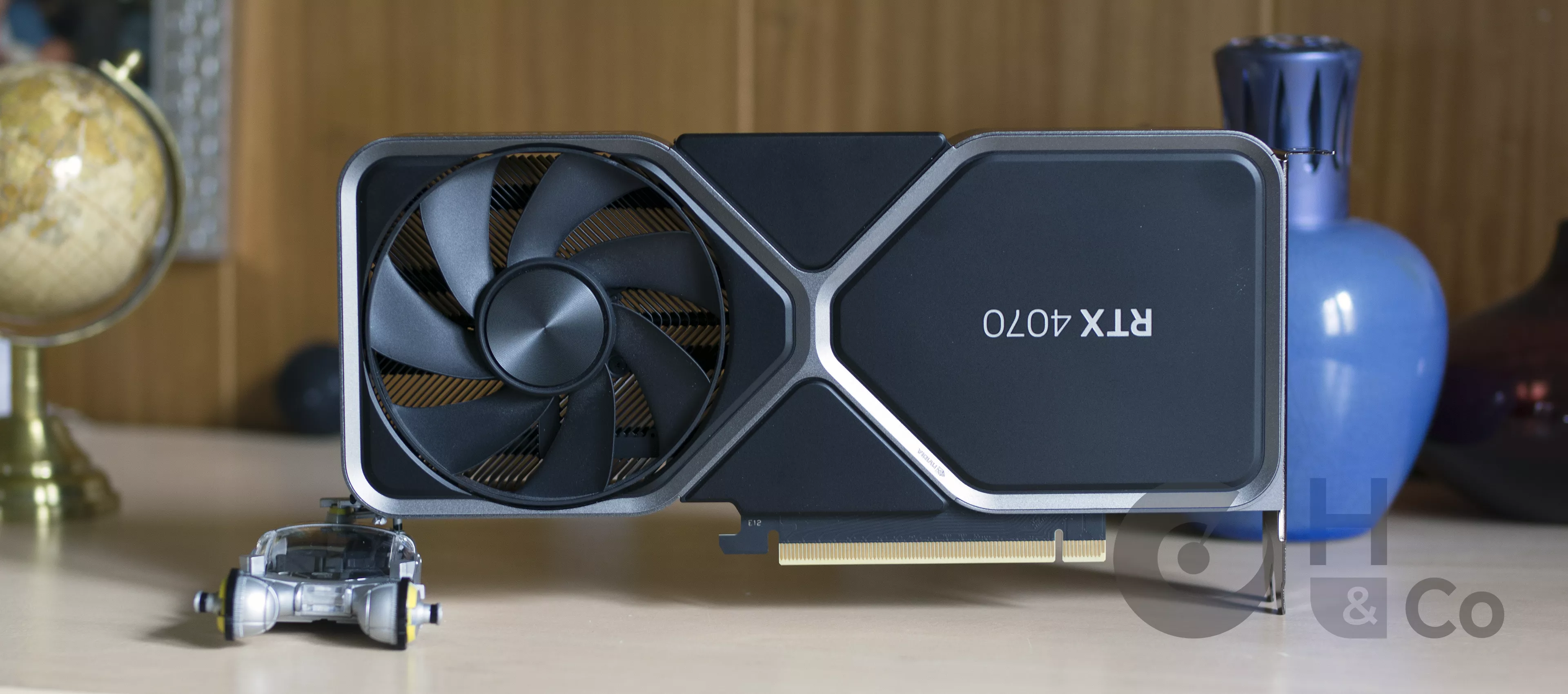 Nvidia GeForce RTX 4070 Founders Edition : face arrière