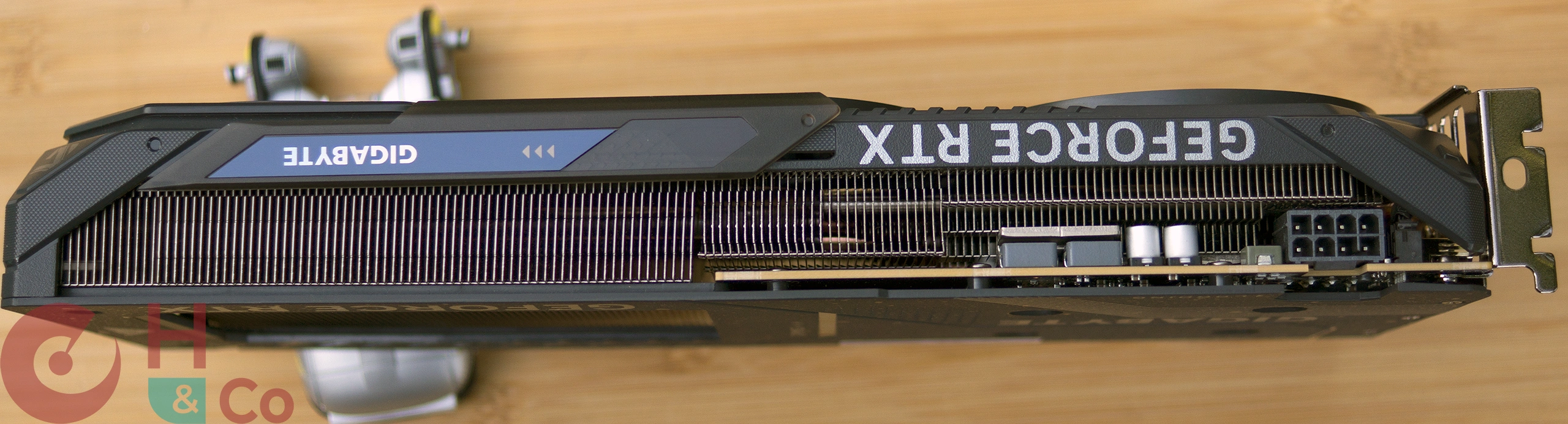 Gigabyte RTX 5050 Gaming : connecteur d'alimentation