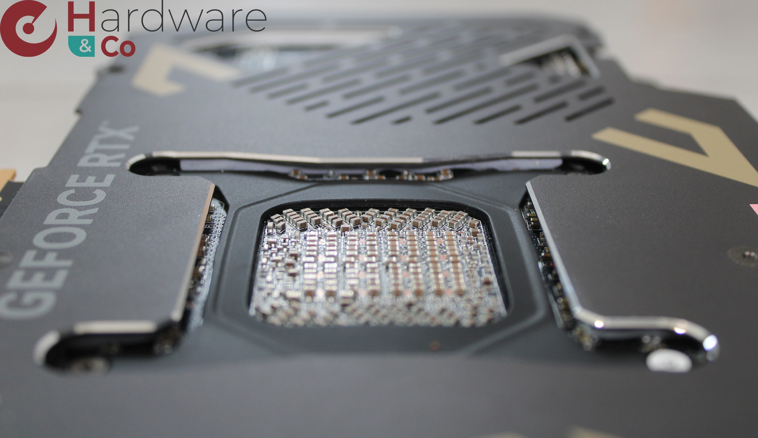 Zotac Rtx5090 Arcticstorm Aio Carte Verso Decoupe