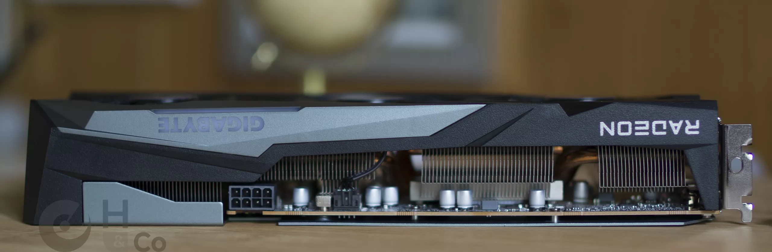 Gigabyte Radeon RX 7600 Gaming OC : connecteur d'alimentation