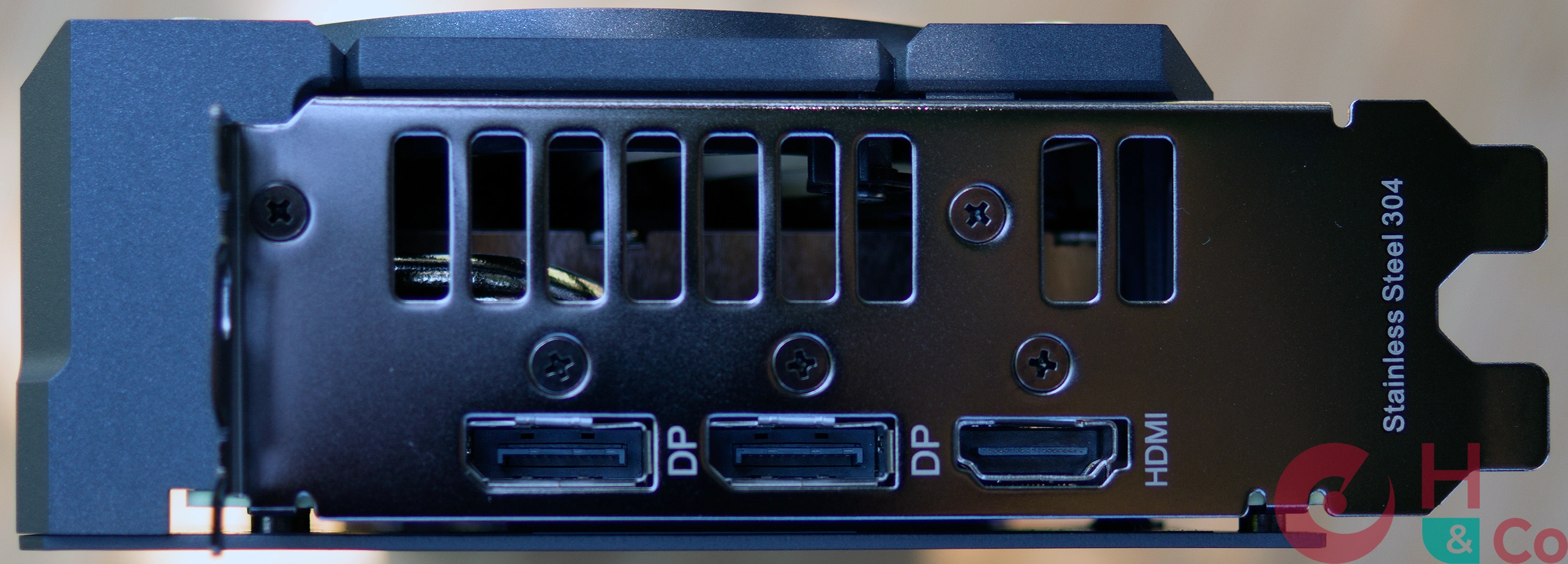 Asus TUF RX 9060XT Gaming : connectique vidéo