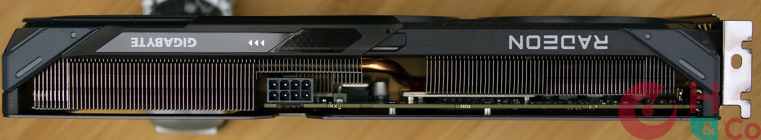 Gigabyte RX 9060 XT Gaming OC 16G : connecteur d'alimentation