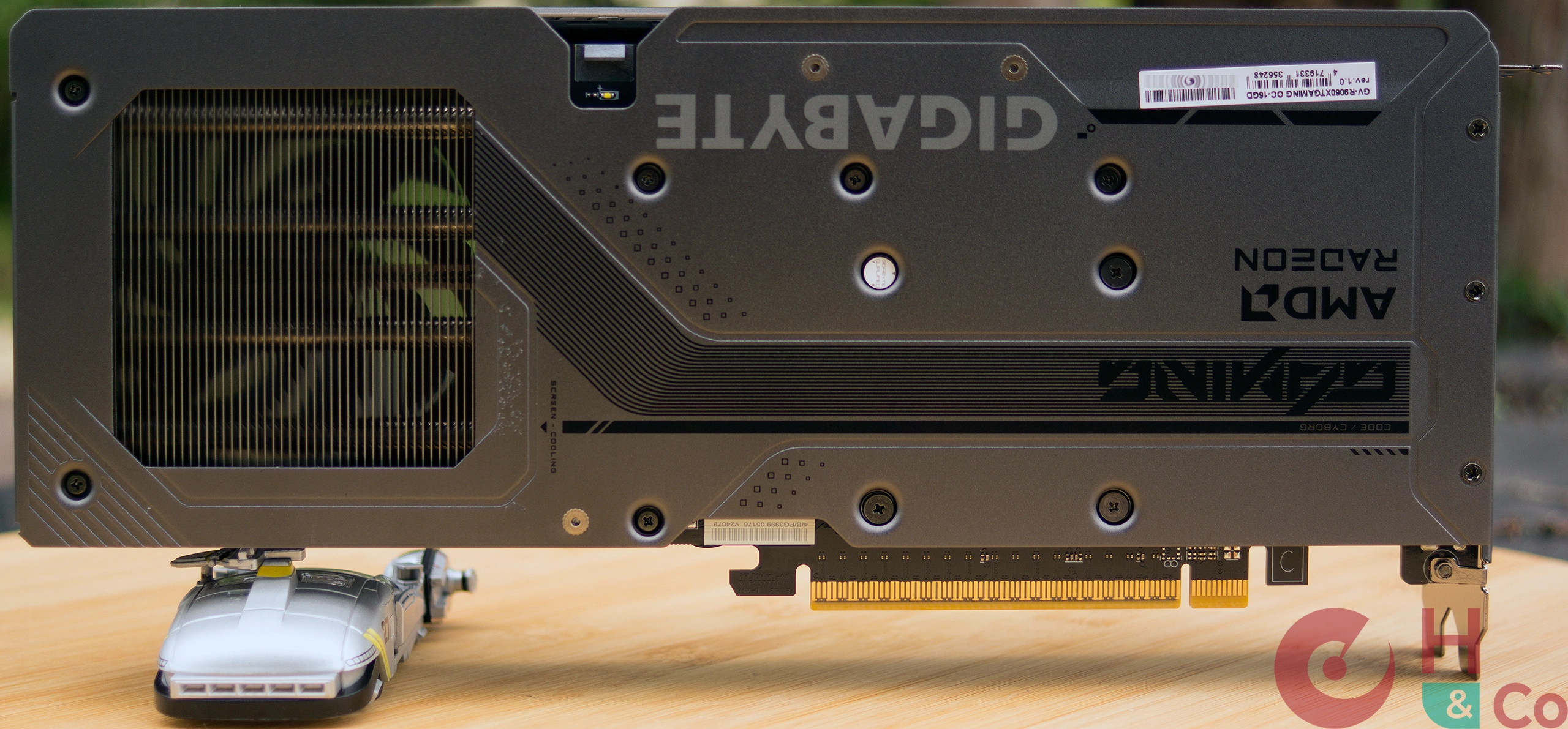 Gigabyte RX 9060 XT Gaming OC 16G : face arrière