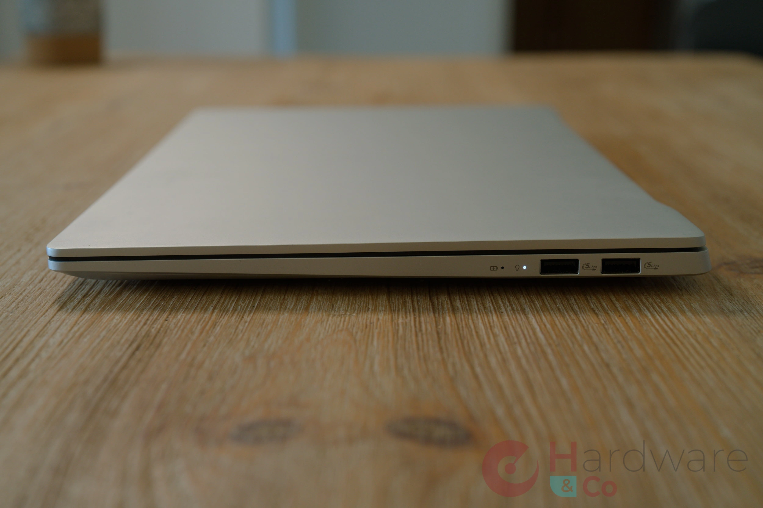 Asus Vivobook S 15 Closed Side