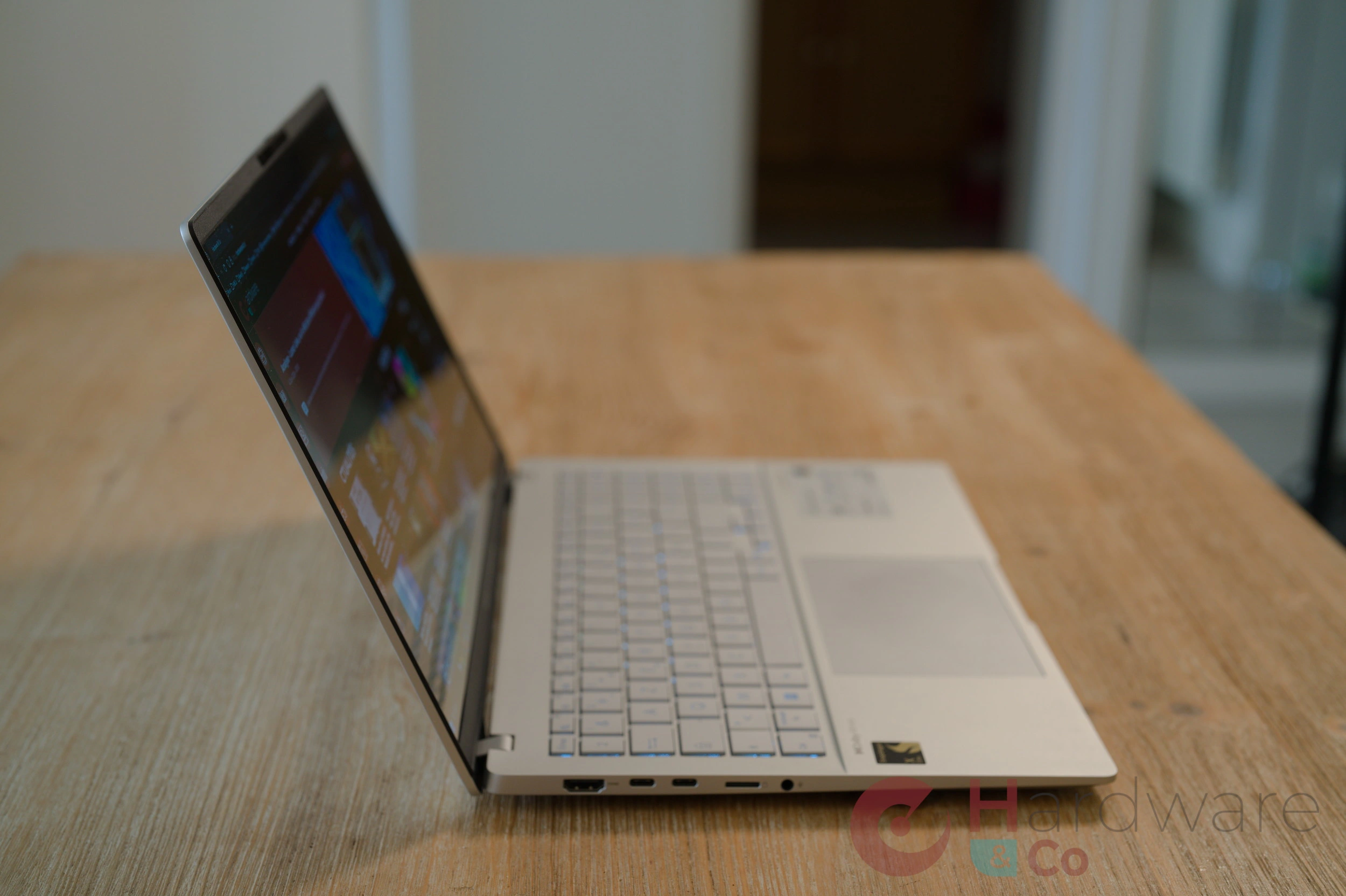 Asus Vivobook S 15 Side