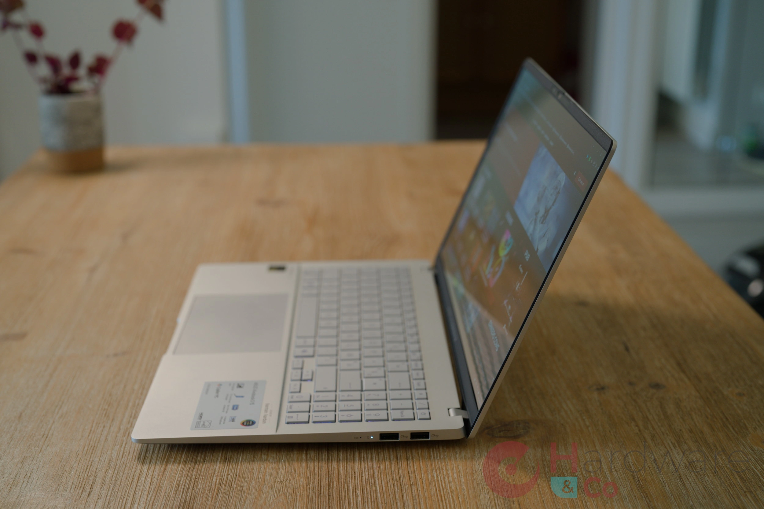 Asus Vivobook S 15 Side2