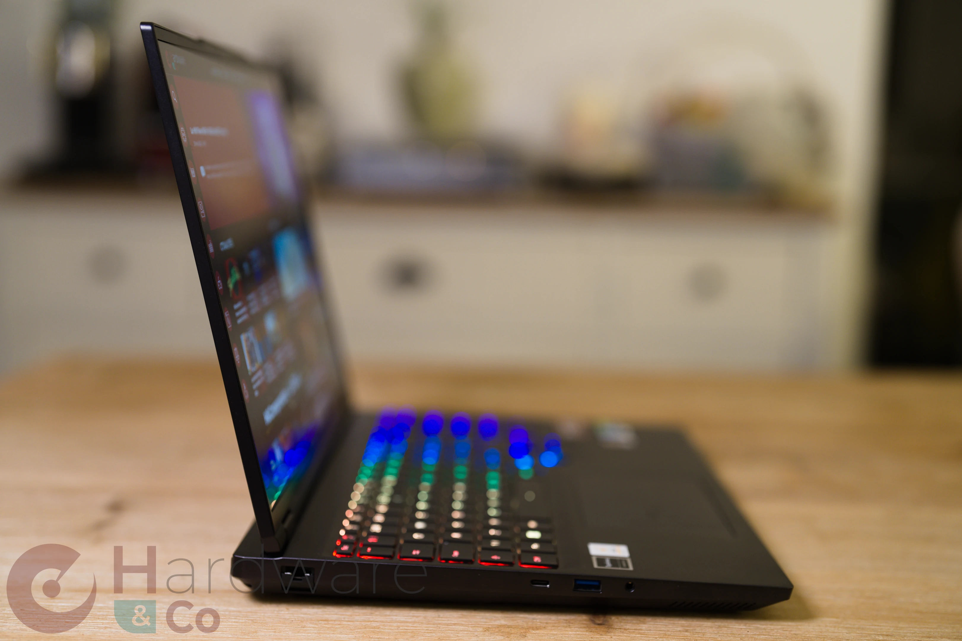 Pcspecialist Recoil 16 Amd Screen Left