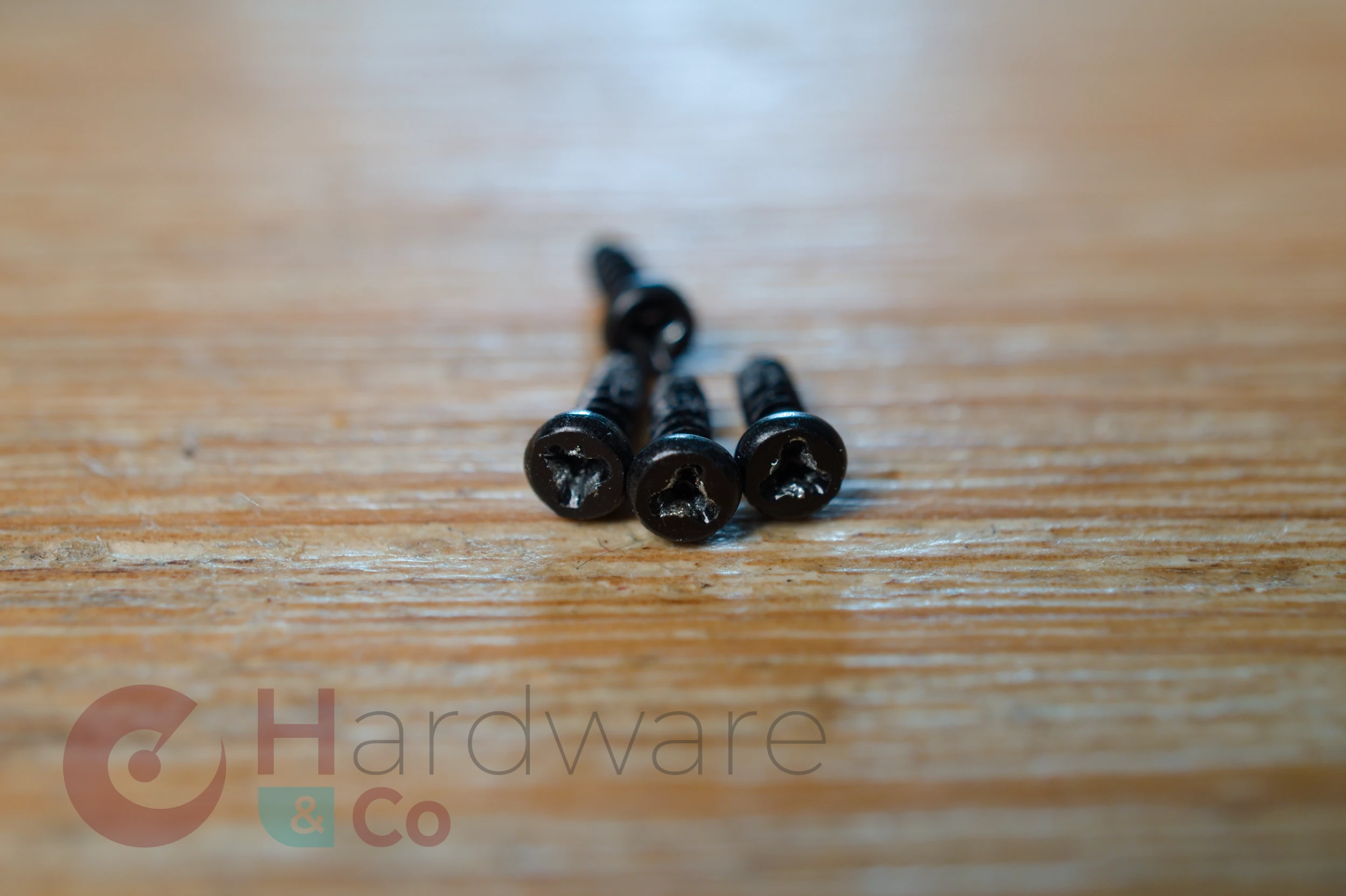 Pour des têtes à trois branches, le torx n'était pas la meilleure idée...