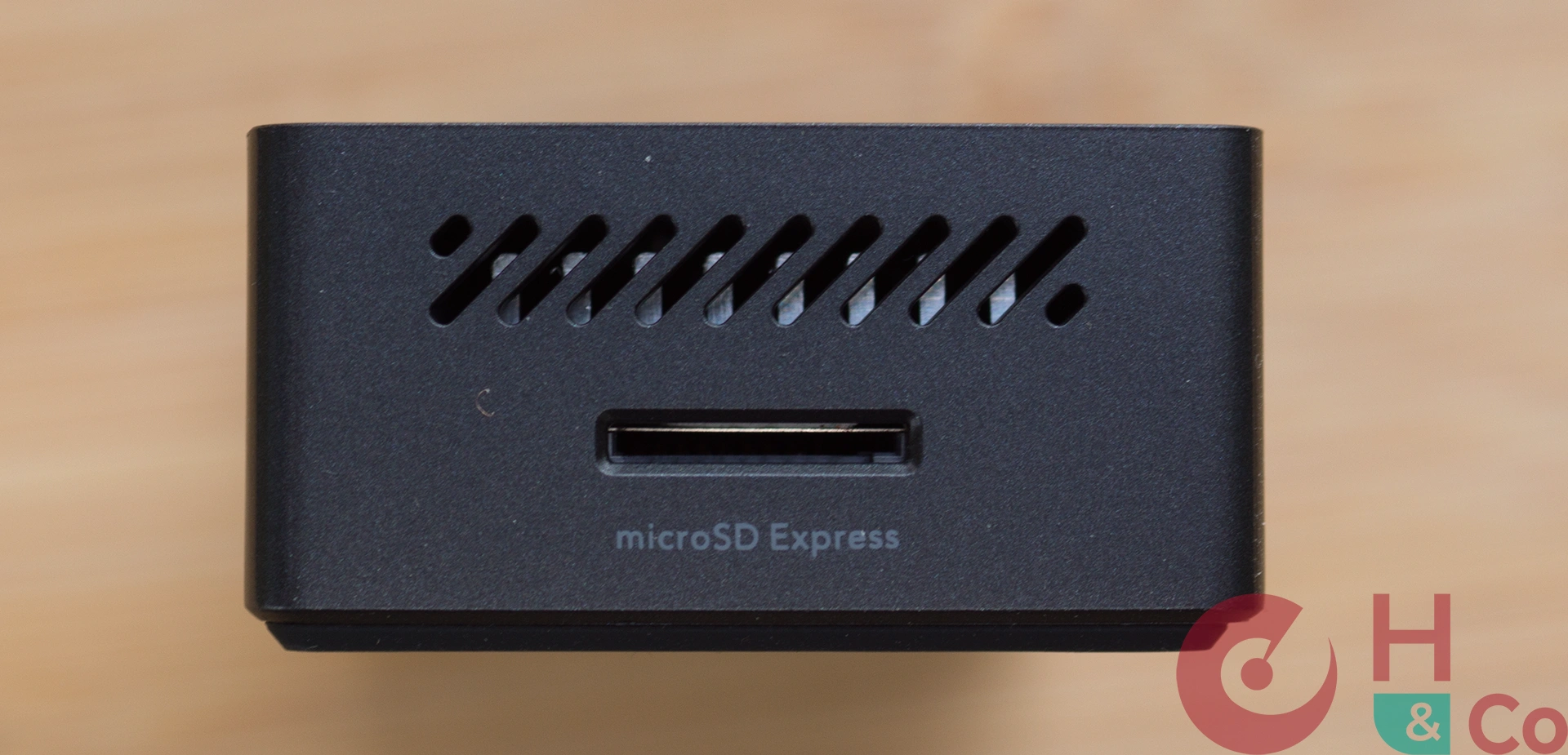 Lexar RW540 : fente microSD Express