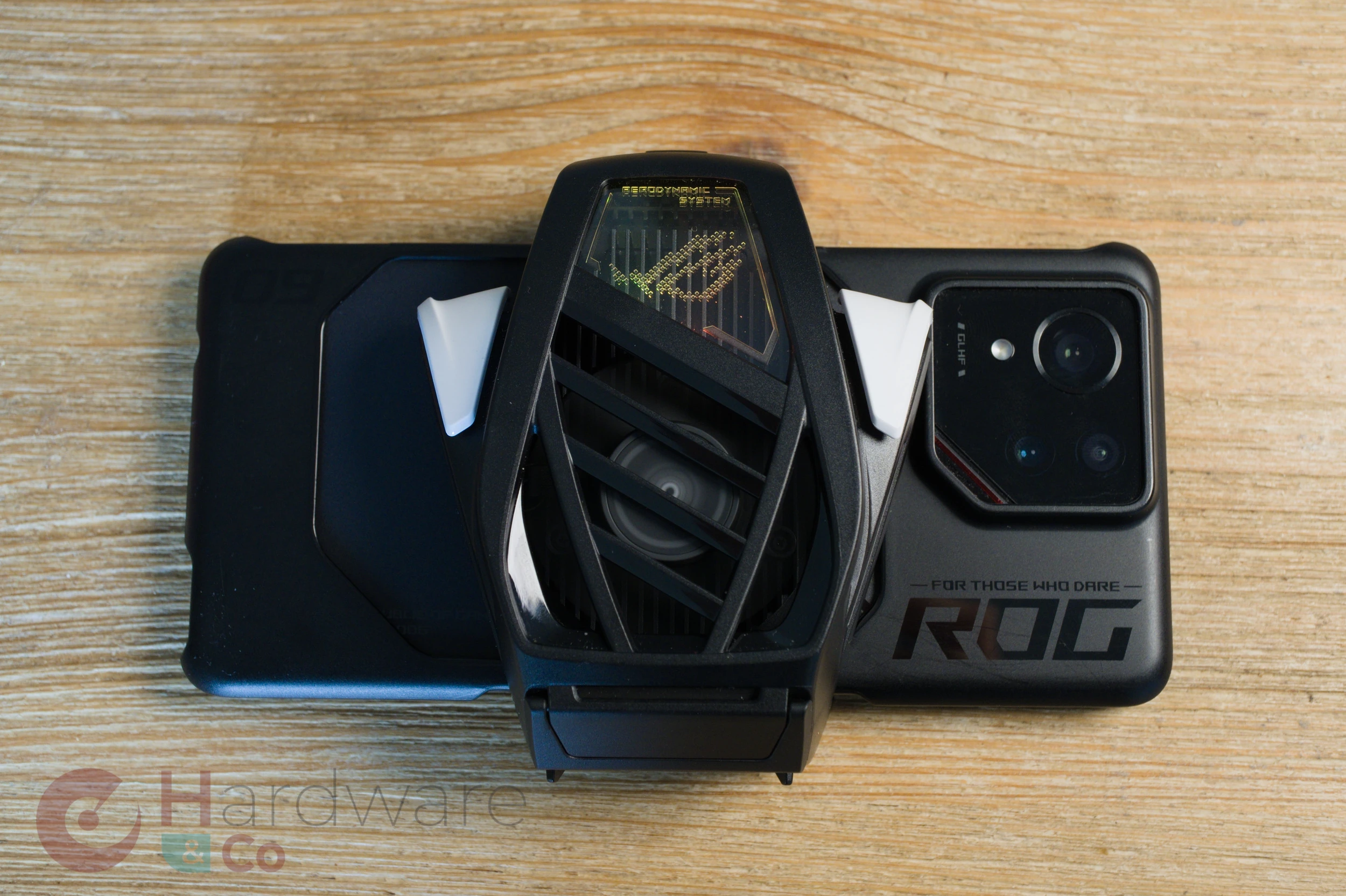 Asus Rog Phone 9 Pro Aero Cooler En Place 2