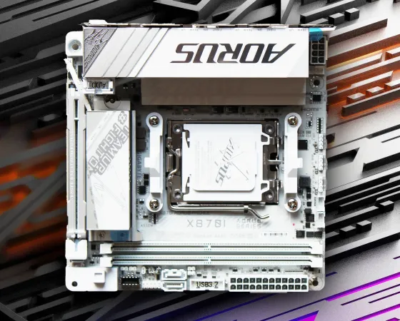 Gigabyte X870i Aorus Pro Ice Banniere Thumb